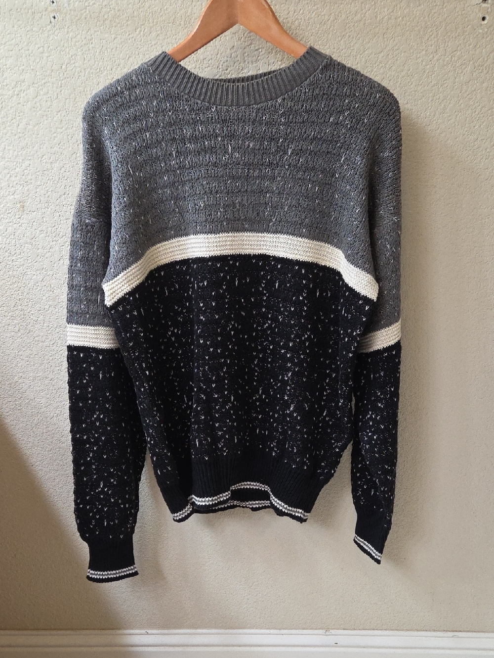 Neiman Marcus Knitted Crew Neck .. Vintage!! .. Size Small .. Cozy And Festive!